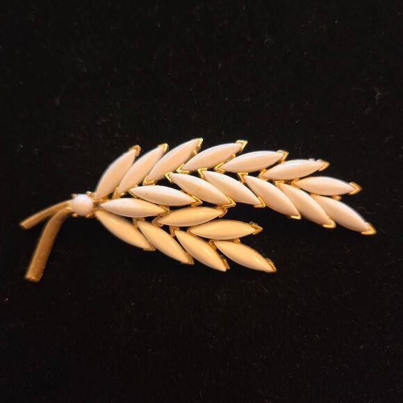Crown Trifari Gold + White Spikelets Rare Brooch Pin - Picture 1 of 6